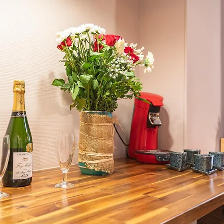 Le Louis Xv Halte A Centre - Parking Gratuit